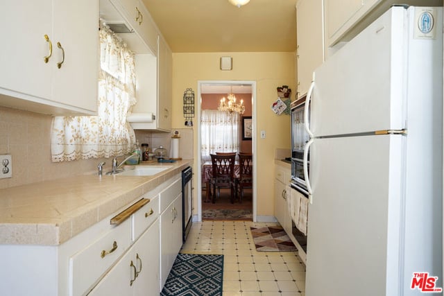 4831 W 121st Street, Hawthorne, CA 90250 — photo 8 of 27