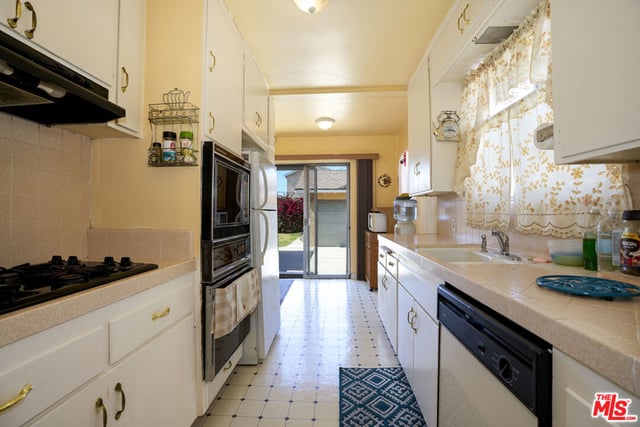 4831 W 121st Street, Hawthorne, CA 90250 — photo 9 of 27
