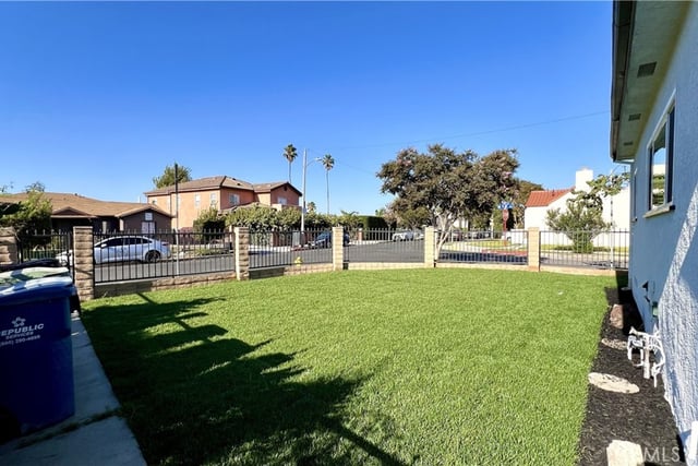 918 E 68th Street, Inglewood, CA 90302 — photo 13 of 46