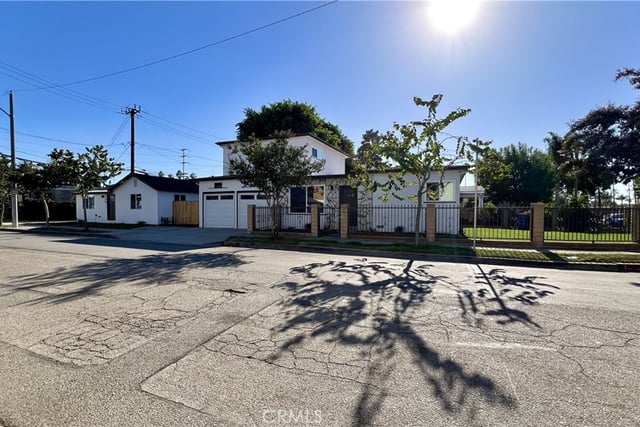 918 E 68th Street, Inglewood, CA 90302 — photo 3 of 46