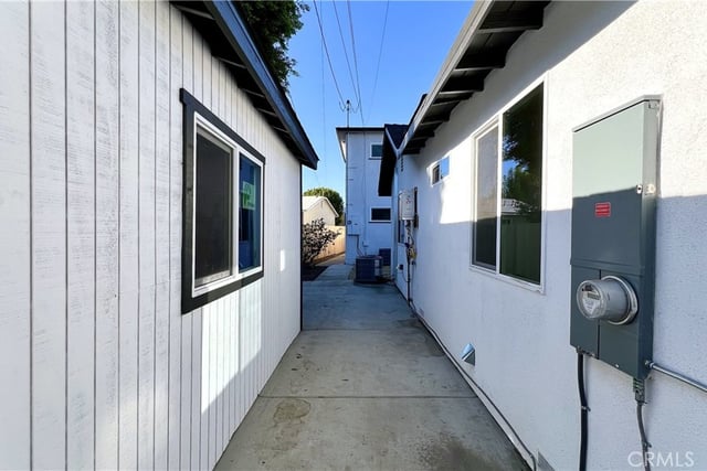 918 E 68th Street, Inglewood, CA 90302 — photo 9 of 46