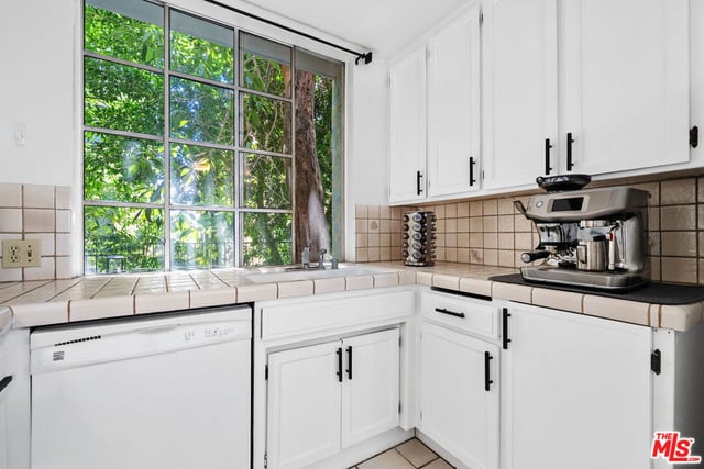 1375 Kelton Avenue 104, Los Angeles, CA 90024 — photo 12 of 36