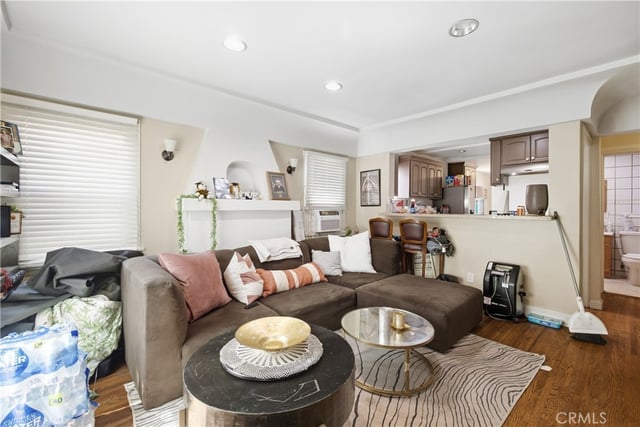 611 W 110th, Los Angeles, CA 90044 — photo 10 of 46