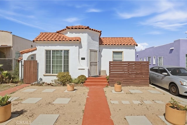 611 W 110th, Los Angeles, CA 90044 — photo 2 of 46