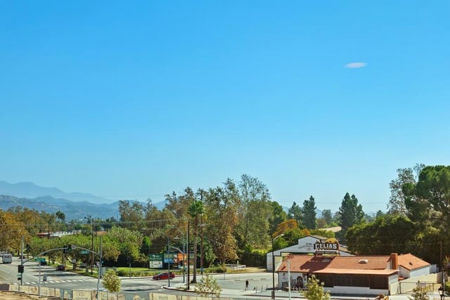 105 Kimberwick Court, Burbank, CA 91506 — photo 26 of 32