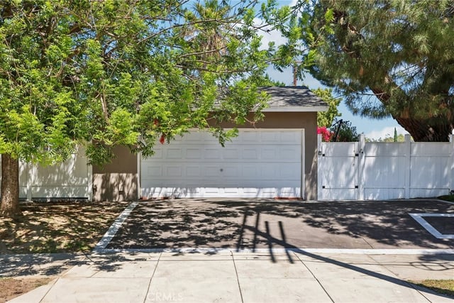 6616 Yolanda Avenue, Reseda, CA 91335 — photo 3 of 40