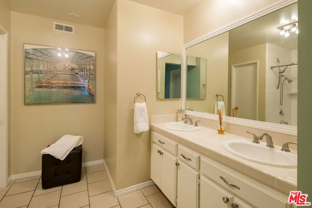 1942 Grace Avenue 122, Los Angeles, CA 90068 — photo 15 of 30