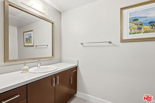 13337 Beach Avenue 403, Los Angeles, CA 90292 — photo 11 of 41