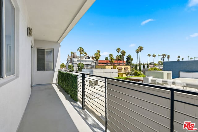 13337 Beach Avenue 403, Los Angeles, CA 90292 — photo 30 of 41