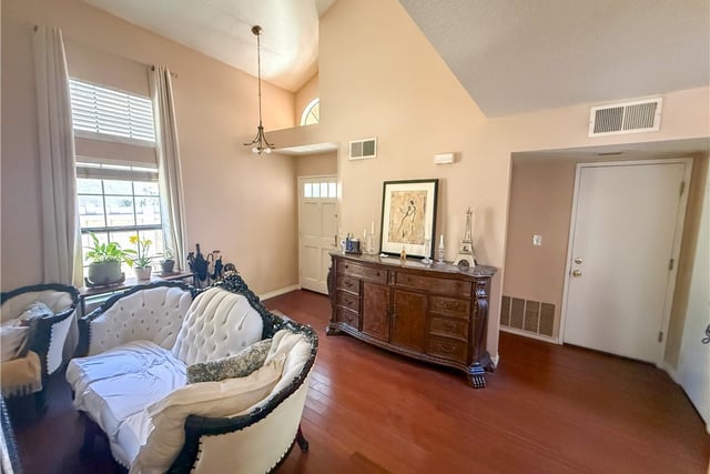 28982 Sam Place, Canyon Country, CA 91387 — photo 4 of 9