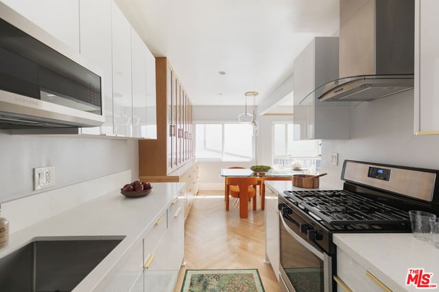 536 N Orlando Avenue 2, Los Angeles, CA 90048 — photo 8 of 19