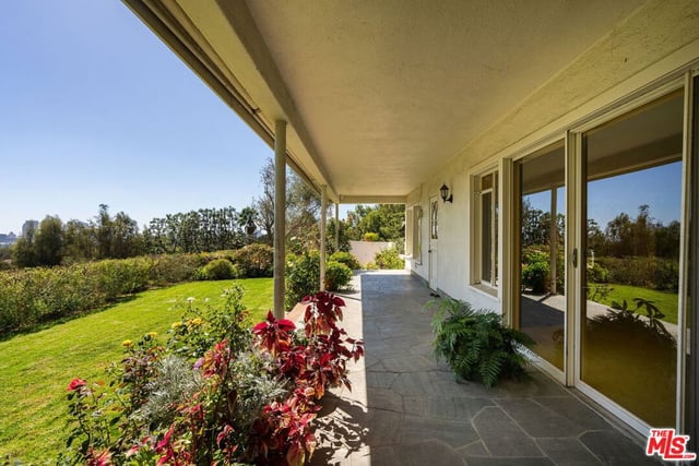 1000 N Alpine Drive, Beverly Hills, CA 90210 — photo 11 of 40