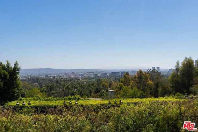 1000 N Alpine Drive, Beverly Hills, CA 90210 — photo 12 of 40
