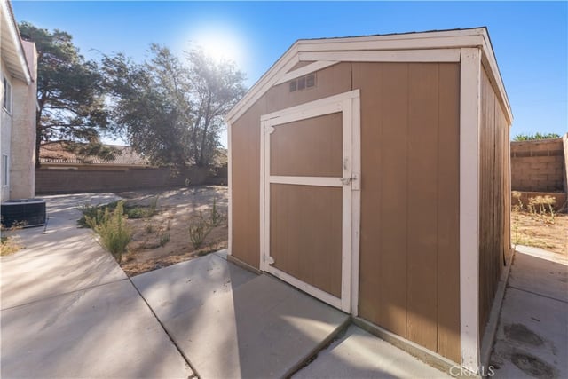 1642 Lauterbach, Lancaster, CA 93535 — photo 35 of 36