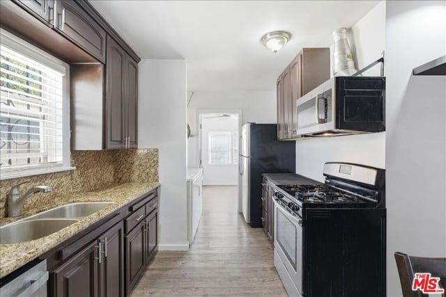 1232 W 74th Street, Los Angeles, CA 90044 — photo 5 of 19