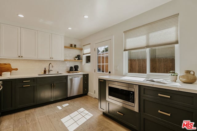 1316 N Chester Avenue, Inglewood, CA 90302 — photo 8 of 43