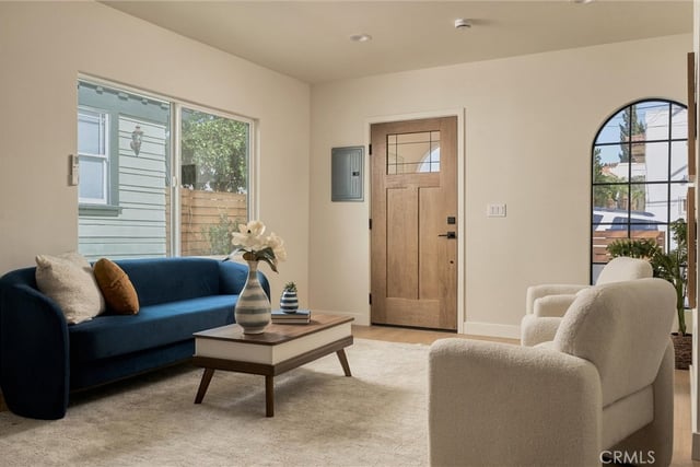 341 Douglas St, Los Angeles, CA 90026 — photo 13 of 34