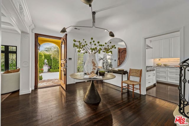 343 S Bundy Drive, Los Angeles, CA 90049 — photo 3 of 49