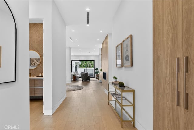4842 Biloxi Avenue, Toluca Lake, CA 91601 — photo 5 of 61