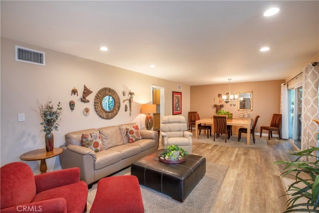 19260 Calahan Street, Northridge, CA 91324 — photo 4 of 18