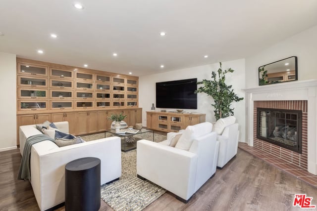 11344 Homedale Street, Los Angeles, CA 90049 — photo 4 of 40