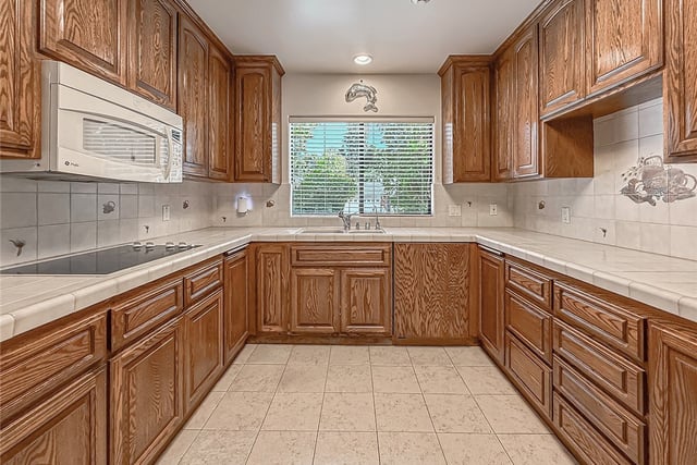 9525 Encino, Northridge, CA 91325 — photo 14 of 60