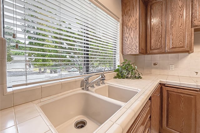 9525 Encino, Northridge, CA 91325 — photo 18 of 60