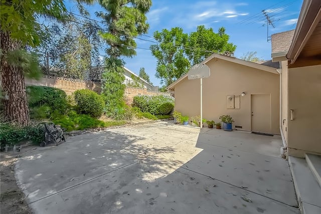 9525 Encino, Northridge, CA 91325 — photo 48 of 60