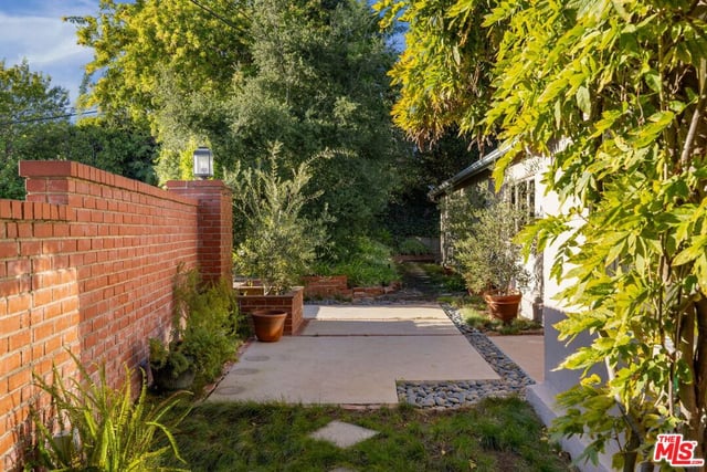 600 Hanley Place, Los Angeles, CA 90049 — photo 3 of 31