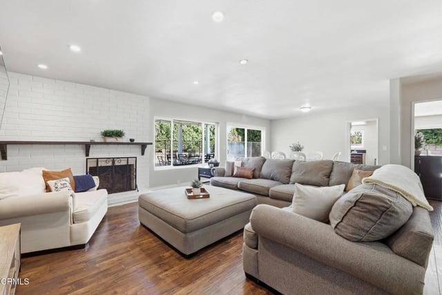 79 E Avenida De Los Arboles, Thousand Oaks, CA 91360 — photo 8 of 51