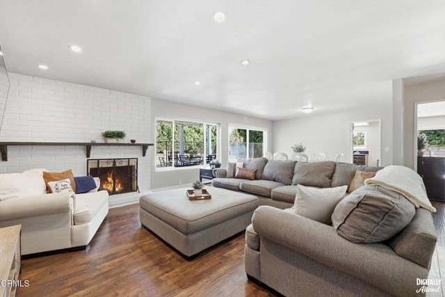79 E Avenida De Los Arboles, Thousand Oaks, CA 91360 — photo 9 of 51
