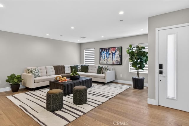 4248 Mclaughlin Avenue, Los Angeles, CA 90066 — photo 4 of 46