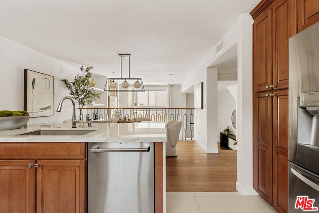4914 McConnell Avenue 1/2, Los Angeles, CA 90066 — photo 12 of 27
