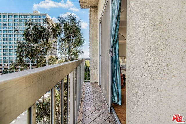 10751 Wilshire Boulevard 801, Los Angeles, CA 90024 — photo 8 of 15
