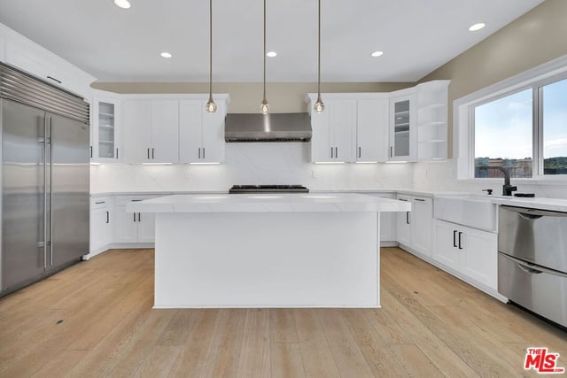 8041 Bulwer Drive, Los Angeles, CA 90046 — photo 11 of 51
