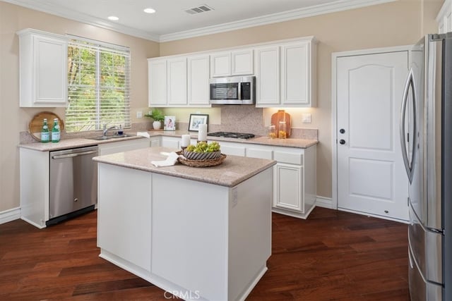 25337 Los Arqueros Drive, Valencia, CA 91381 — photo 11 of 42