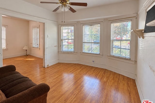 1528 W 36th Street, Los Angeles, CA 90018 — photo 6 of 17