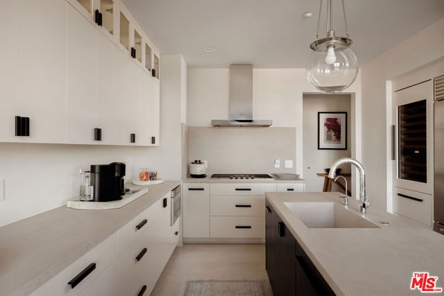 870 Haverford Avenue 303, Pacific Palisades, CA 90272 — photo 12 of 33