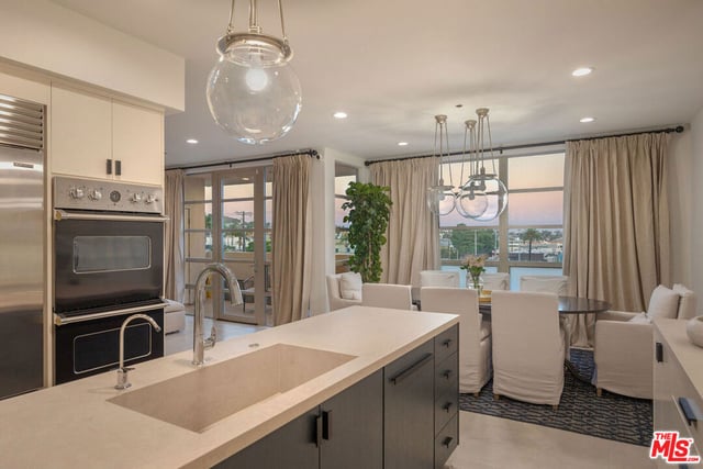 870 Haverford Avenue 303, Pacific Palisades, CA 90272 — photo 15 of 33