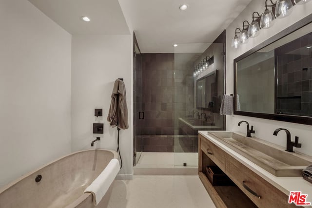 870 Haverford Avenue 303, Pacific Palisades, CA 90272 — photo 17 of 33