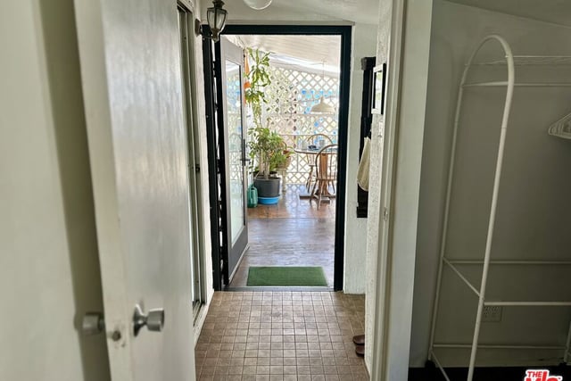 4071 Grandview Boulevard 2, Los Angeles, CA 90066 — photo 8 of 12
