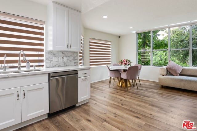 18730 Hatteras Street 25, Tarzana, CA 91356 — photo 10 of 43
