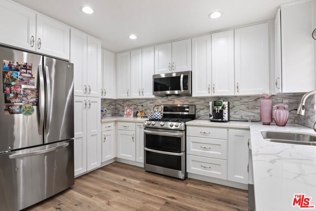 18730 Hatteras Street 25, Tarzana, CA 91356 — photo 11 of 43