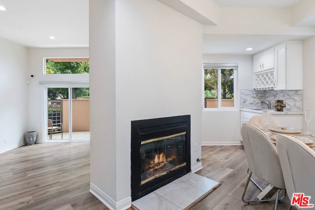 18730 Hatteras Street 25, Tarzana, CA 91356 — photo 2 of 43