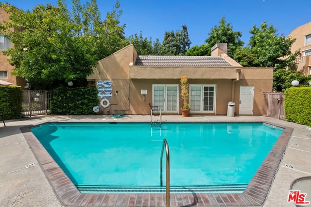 18730 Hatteras Street 25, Tarzana, CA 91356 — photo 39 of 43