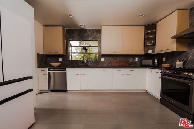 5211 Baza Avenue, Woodland Hills, CA 91364 — photo 10 of 58