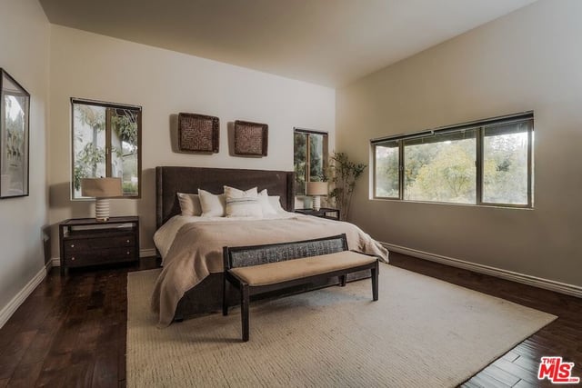5211 Baza Avenue, Woodland Hills, CA 91364 — photo 13 of 58