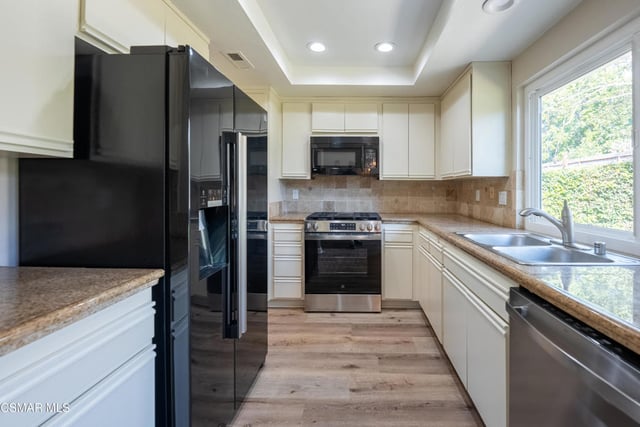 13131 Honeybee Street, Moorpark, CA 93021 — photo 5 of 36