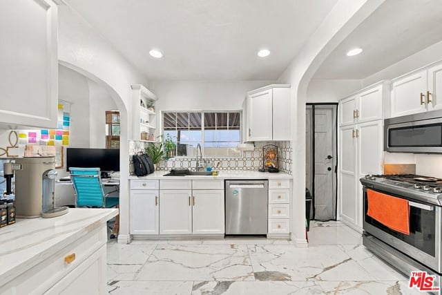 1245 N Orchard Drive, Burbank, CA 91506 — photo 15 of 54
