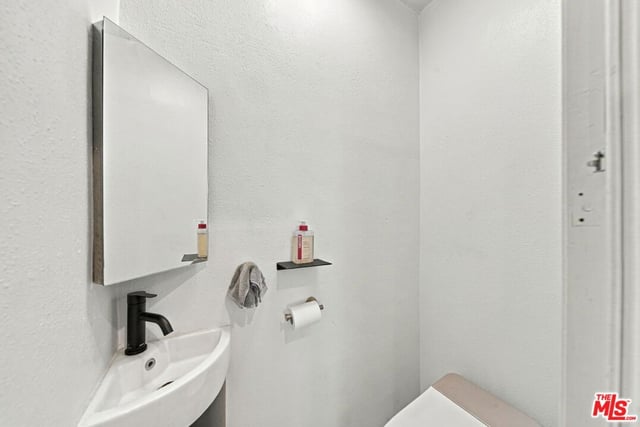 1245 N Orchard Drive, Burbank, CA 91506 — photo 22 of 54